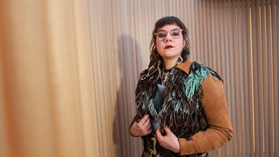 Folkmusikern, skribenten och dramatikern Sara Parkman har skrivit en debattartikel i Expressen där hon kritiserar Sophia Jarl (M) för att bland annat ställa folkmusik mot konstmusik (klassisk musik).
