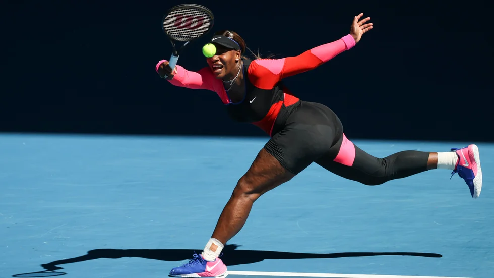 Serena Williams hyllas av Djokovic efter att ha åkt ut i semifinalen i Australian Open mot japanskan Naomi Osaka.