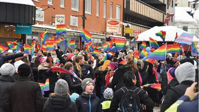 Förra mandatperioden togs beslut om att hålla pridefestival varje år. Nu vill arrangören utreda om festivalen har bärighet i förhållande till handeln. Bara ett exempel som visar på den kulturskymning som sänker sig över Boden, anser Inge Andersson. (Bilden är från pridetåget 2018.)