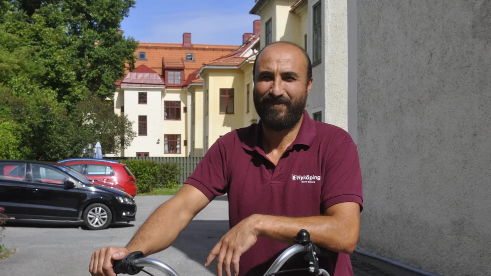 Serdal Dermir, 39, berättar att han är trygg i Nyköpingstrafiken. 