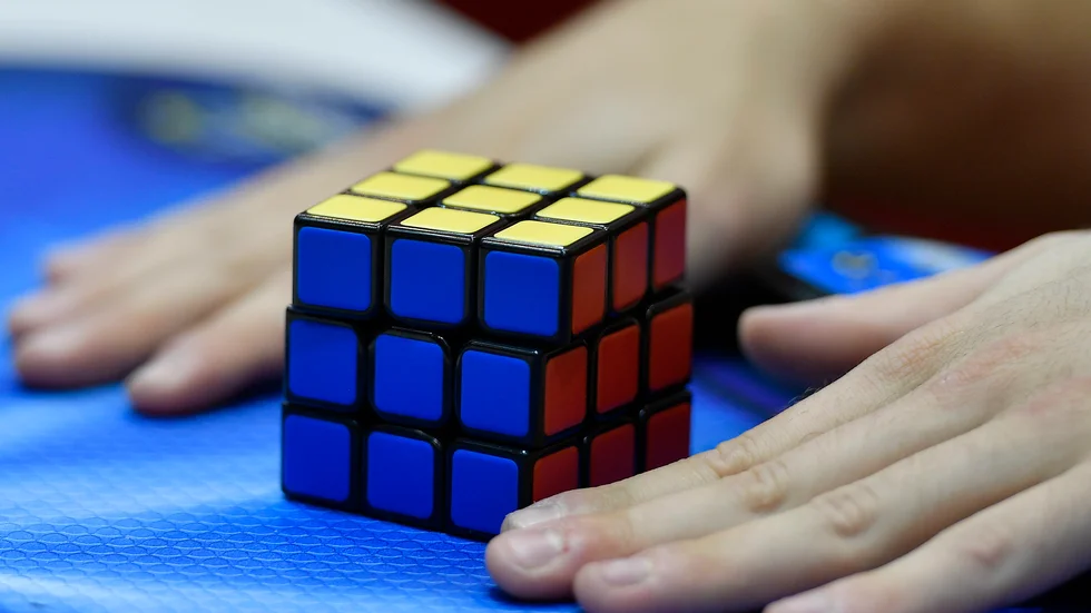 Så ska Rubiks kub se ut när pusslet är löst och varje sida har en färg. Arkivbild.