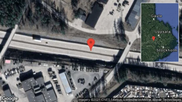 Stopp på E18 på grund av singelolycka med en personbil