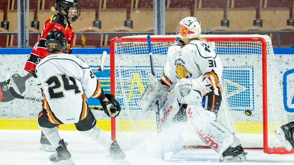 Ronja Savolainen i Luleå Hockey/MSSK under SDHL-matchen mot Göteborg. 