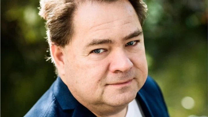 Samuel Karlsson släpper en ny deckare i september.