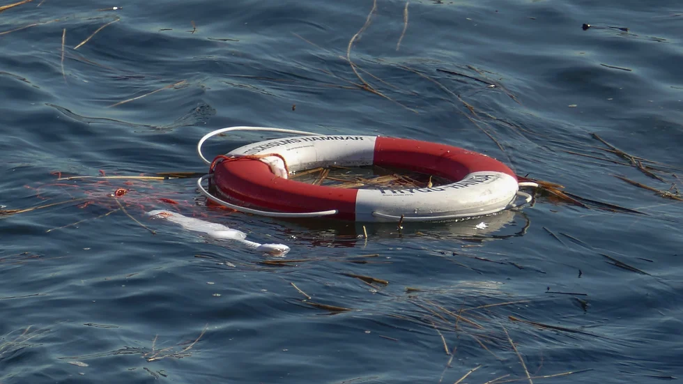 Mannen och kvinnan, som var i 80-årsåldern, hittades i en bil cirka tio meter ut från en kaj på Sturkö i Karlskrona kommun. Arkivbild.