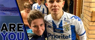DÅ: Praoade hos Kindlund NU: Gör blåsvart succé