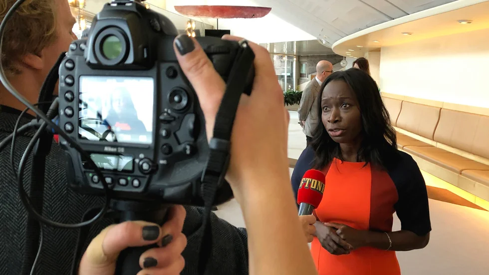 Liberalernas partiledare Nyamko Sabuni står fast vid sitt krav på att regeringen lägger fram ett lagförslag i enlighet med det utredningsförslag som presenterades i juni.