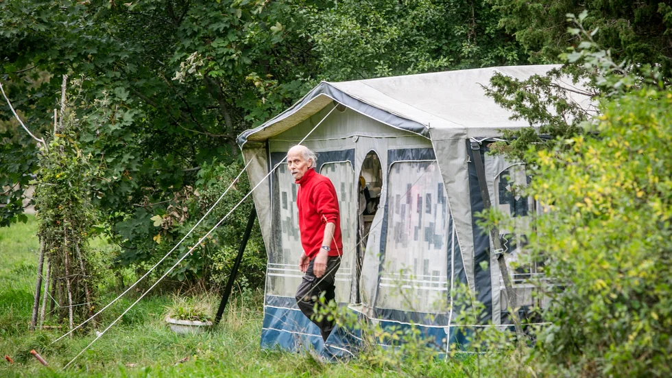 Eric Swanström har bott i Galgbergets naturreservat sedan 2009, men de senaste två gångerna han ansökt om förlängt bygglov har nämnden gett avslag.