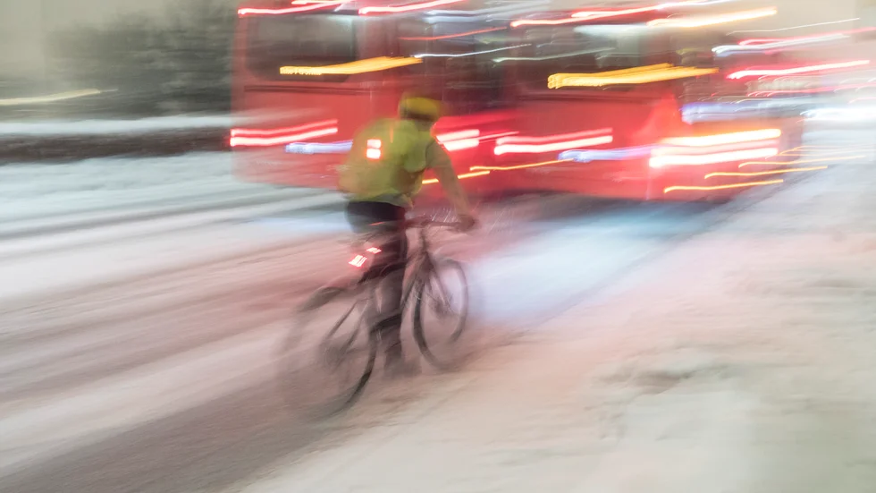 Skellefteå kommun kommer att testa en ny prioritering av plogning av cykelvägar i vinter.