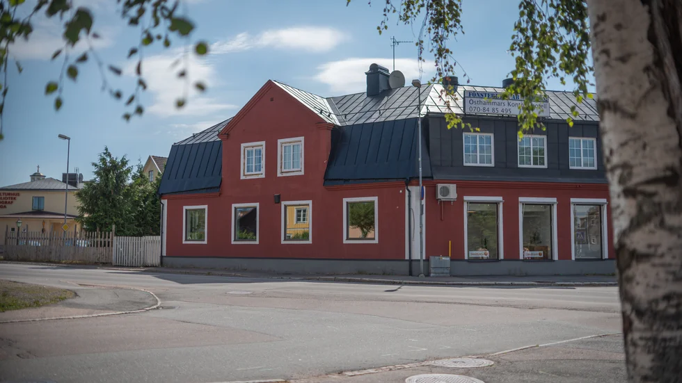Nu ska hela fastigheten få nya ägare, men Swedbank kommer ligga kvar som vanligt.