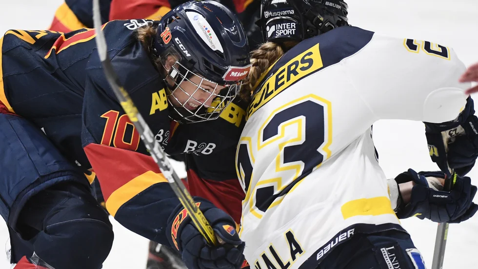 SDHL, SHL, hockeyallsvenskan och division 1 måste rätta sig efter ett medicinskt regelverk för att minska risken för smittspridning. Arkivbild.