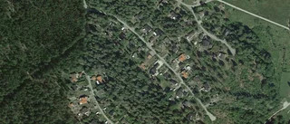 Nya ägare till 80-talshus i Söderskogen, Skokloster - prislappen: 2 400 000 kronor