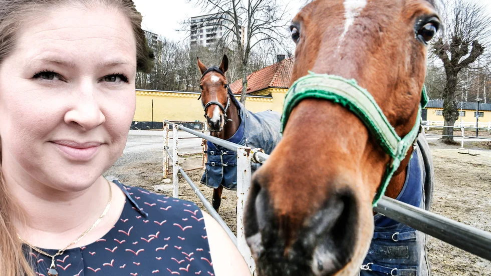 Om utredningens förslag blir verklighet kan många av dem som driver ridskolor idag tvingas lägga ner och sadla om.