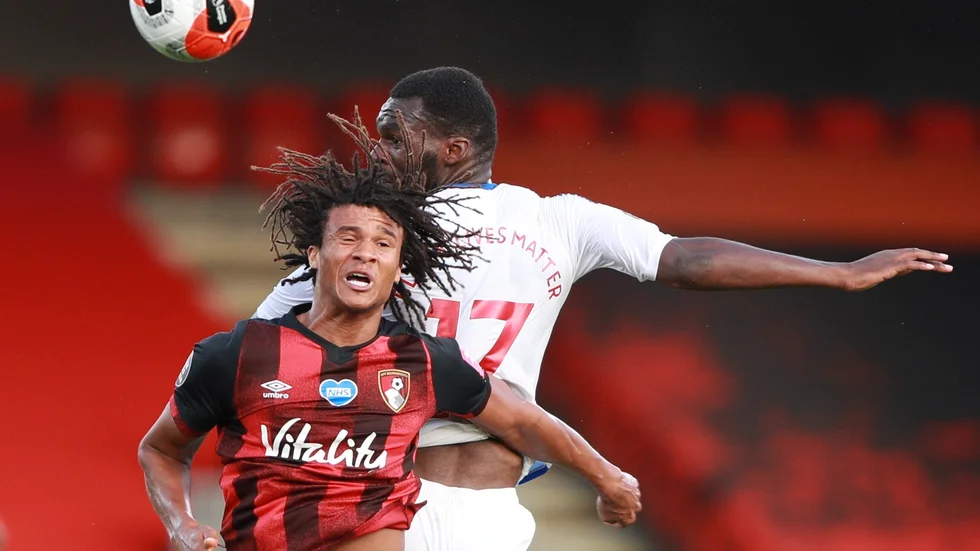 Nederländske landslagsbacken Nathan Aké, i förgrunden, byter Bournemouth mot Manchester City i Premier League. Arkivbild.