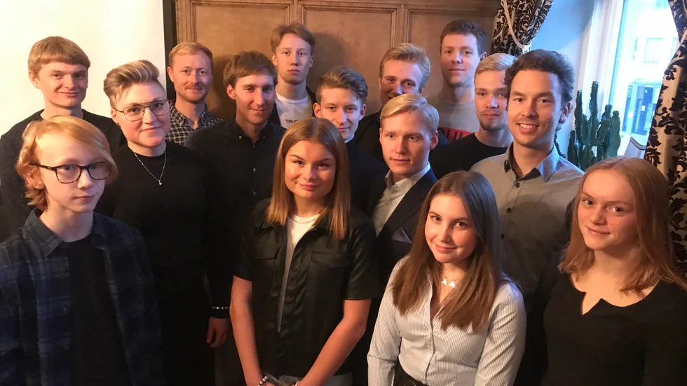 Här är de, åkarna som fixade att Motala AIF:s cykelklubb är Sveriges bästa klubb 2020. På Bistro Levson hade hela Maifklubben en sorts guldbankett, efter att ha uppvaktats av kommunen tidigare på dagen.