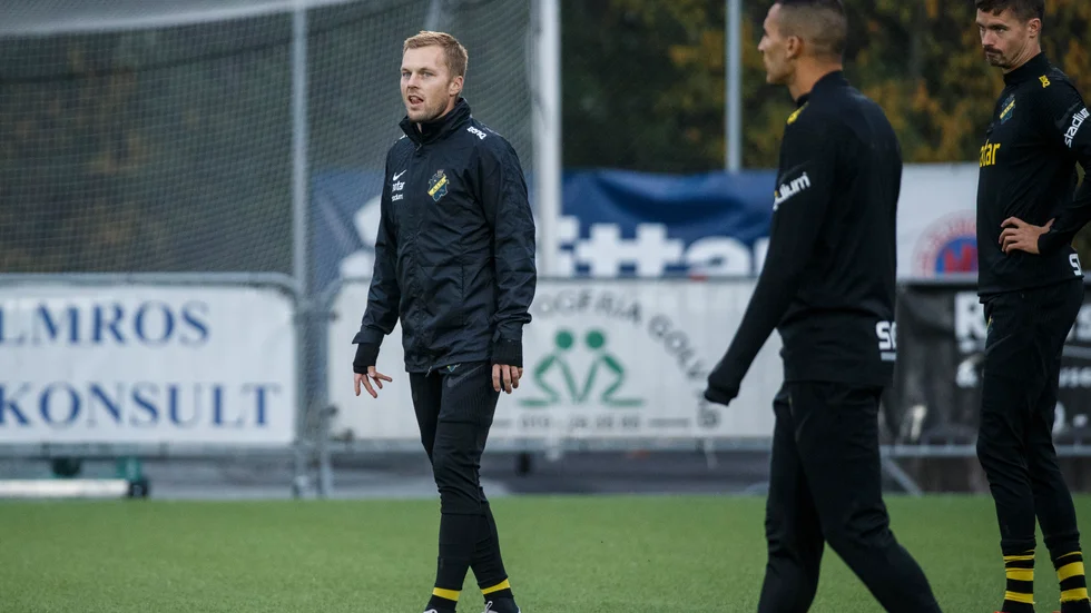 AIK-mittfältaren och landslagsstjärnan Sebastian Larsson hoppas på ett bättre 2021. Men om det blir i Solnaklubben återstår att se.