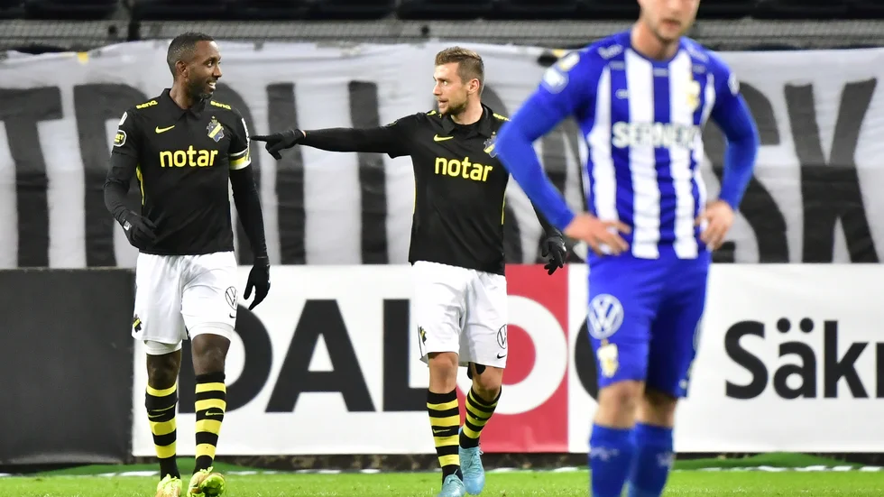 Henok Goitom, till vänster, satte 2–0 till AIK.
