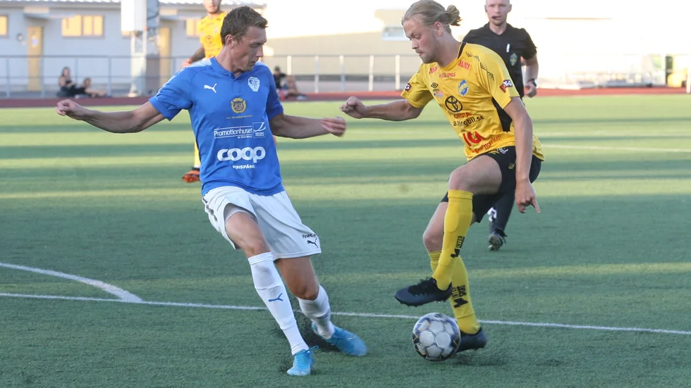 Arvid Falk-Lindgren har förlängt sitt kontrakt med Mjölby AI.