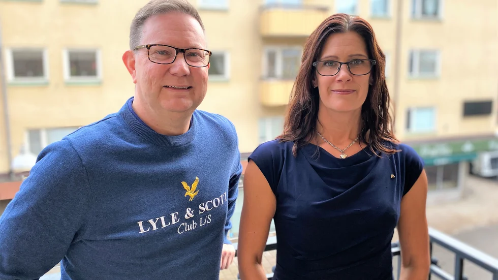 Ledamoten Per Helgesson (M) och Lina Alm (M), gruppledare för Moderaterna i byggnads- och miljöskyddsnämnden, vill stoppa taxehöjningen. 