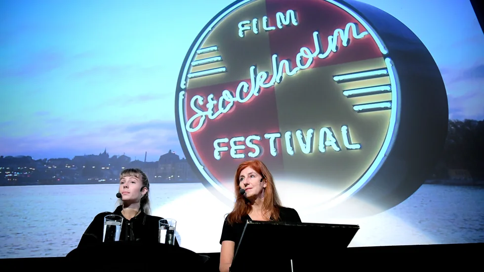 I år blir Stockholms filmfestivals program till stora delar tillgängligt digitalt, meddelar Beatrice Karlsson (till vänster), programkoordinator och Git Scheynius, chef för Stockholms filmfestival.