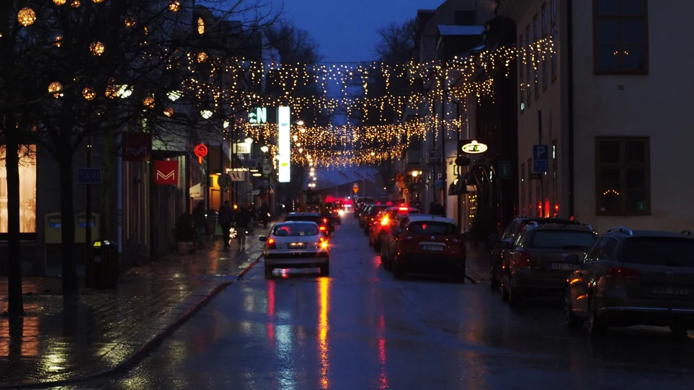 Flera handlare menar att mellandagsrean är minst lika viktig som handeln inför julafton. På Storgatan var det glest med folk när julhandeln gick in i sitt slutskede.