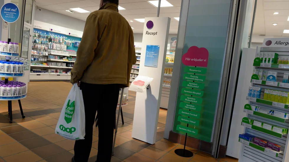 Från den sista augusti har kommunen och Röda Korset inte längre kvar tjänsten där man hjälpte personer i riskgruppen med att handla mediciner och mat.