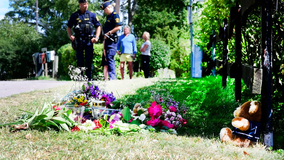 Blommor på platsen för olyckan. Arkivbild.