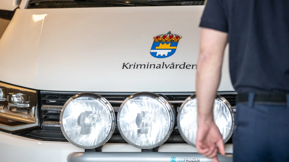 Mannen avled i häktet i februari, utredningen av omständigheterna kring hans död pågår än.