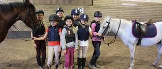 Ridfritids lockar barnen i Gamleby
