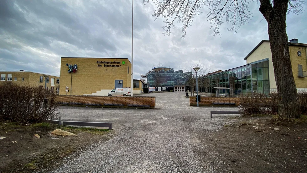 Väktare sätts in på Stenhammarskolan i Flen.