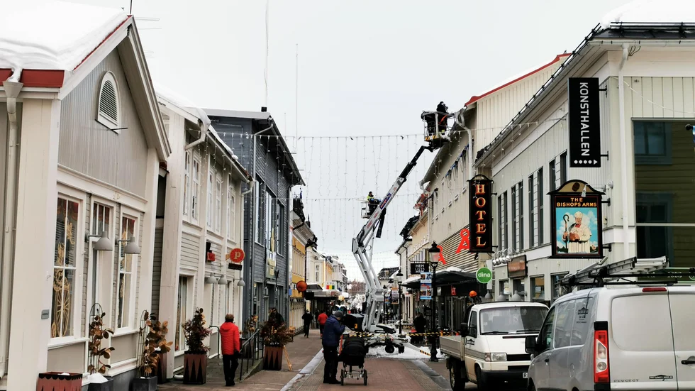 Takskottning i centrala stan, ett säkert vårtecken.