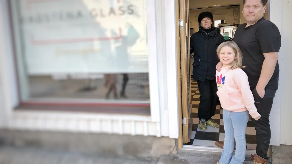 Ejnebergs Bistro kommer drivas av syskonen Peder och Nina Ejneberg som har köpt företaget Vadstena glass vid Rådhustorget i Vadstena.