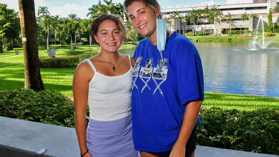 Jane Osowski från Wisconsin läser biologi vid Florida International University i Miami. Både hon och Meg Taggart från Indiana, som pluggar marinbiologi, är överens om att klimatet är en viktig framtidsfråga.