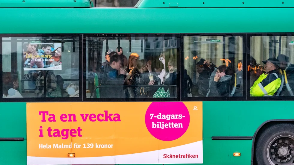 Coronaråden i Skåne och flera andra delar av landet har skärpts på grund av ökad smittspridning. I Skåne uppmanas folk att inte åka kollektivt. Arkivbild.