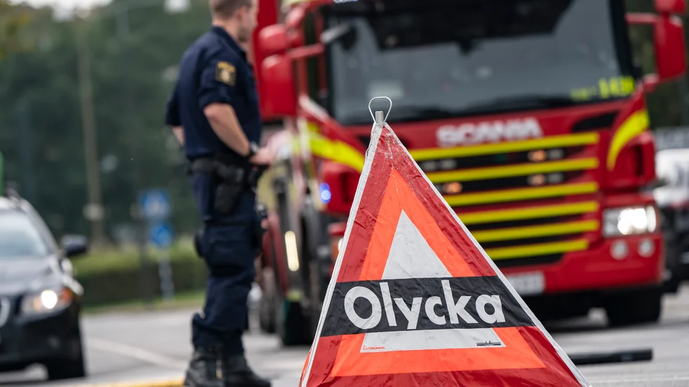 Strax efter 13-tiden på söndagen inträffade en singelolycka på JP Johanssons gata i Enköping.