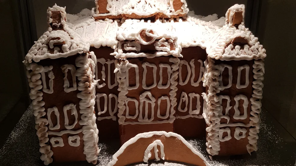 "Min fantastiska Johan har byggt Salsta slott. Helt på frihand utan mallar eller ritning", skriver Maria Kullsand om detta härliga bygge!

    
