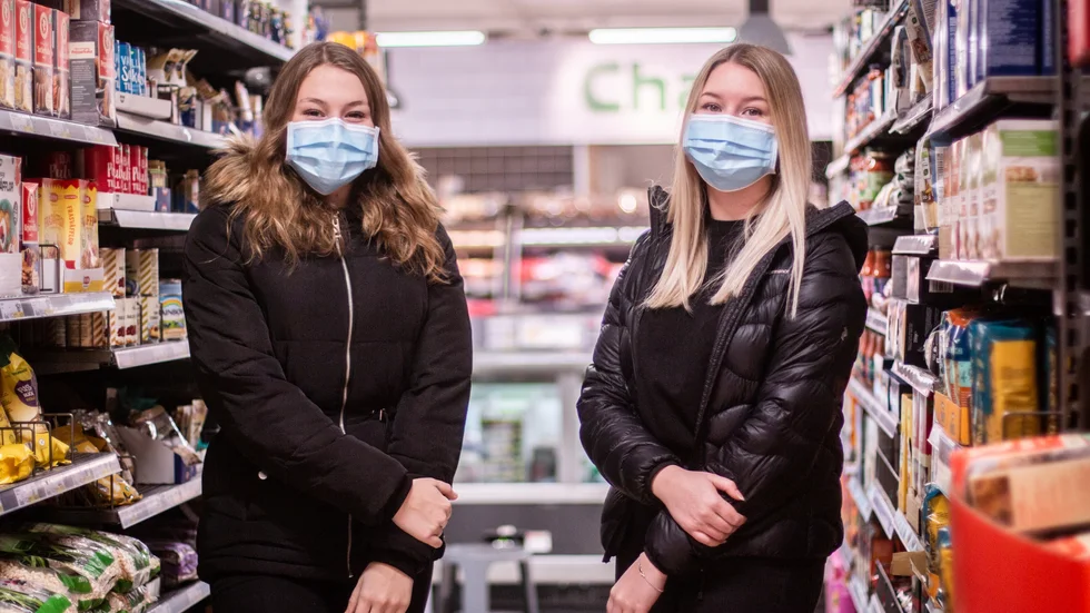 Magdalena Jonsson och Tilda Gavelin jobbar bra ihop och har roligt i deras företag.