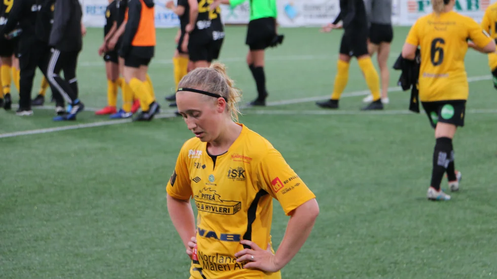 Sanna Karlsson svarade för en gedigen arbetsinsats på Infjärdens mittfält, men var en av hemmaspelarna som hade lätt för att hålla sig för skratt efter matchen.
