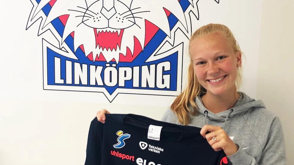Sofie Bredgaard ansluter till Linköpings FC från den danska klubben B 93. Av LFC:s manager Olof Unogård beskrivs hon som en offensiv spelare med fin teknik på små ytor. 