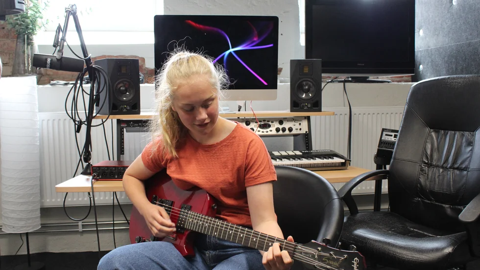 Jag skulle vilja spela i ett band eller bli musikproducent, säger Nora O´Hanlon.