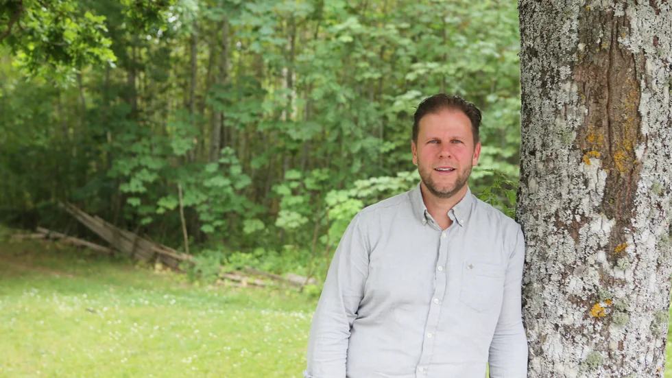 Fredrik Gunnarsson på Skogsstyrelsen är med och styr ett utbildningsprogram för att få till ett långsiktigt skogsbruk i flera länder i Asien och Afrika. 