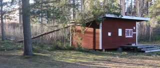 Stormen knäckte kiosktaket    