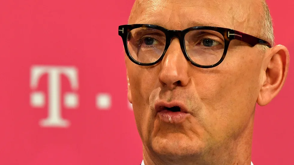 Deutsche Telekoms vd Timotheus Hoettges höjer prognosen. Arkivbild