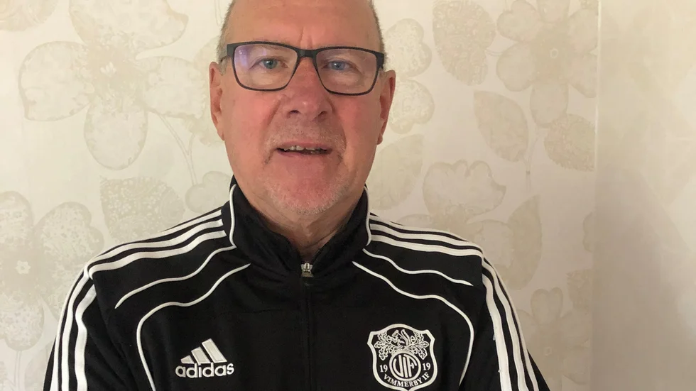 Weine Juneskog prisas för sina insatser i Vimmerby IF. 