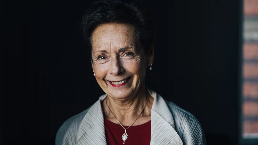 Efter 45 år vid rodret på Brombergs förlag fortsätter Dorotea Bromberg som senior förläggare på Norstedts, där numera även Brombergs ingår.