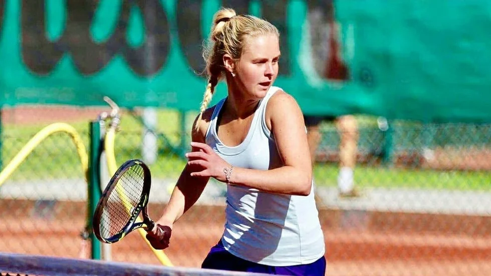 Affischnamn. Fanny Östlund pausar sin internationella satsning för spel med Upsala TK i elitserien, men är just nu hindrad av en handskada.