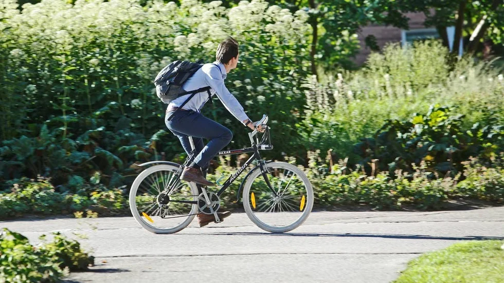 Strategi. Allt fler ska cykla, gå eller åka kollektivt i centrala Enköping. Det målet arbetar politikerna mot.