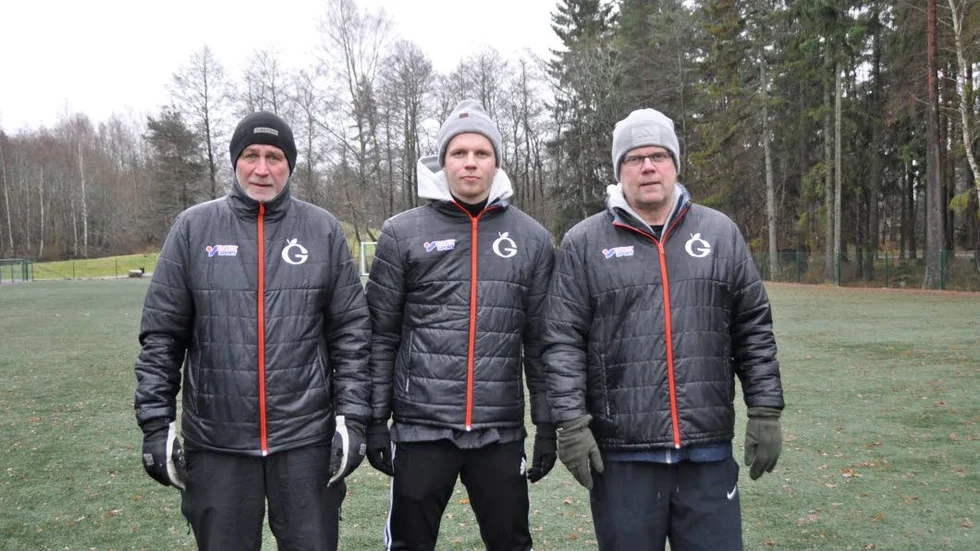 Instruktörer. Ola Rydstrand, Siriusspelaren Oscar Kindlund och Björn Kindlund lär ut tekniska grunder.