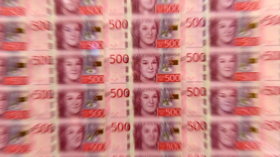 Pengar. Flera tusen kronor togs ur bilen.