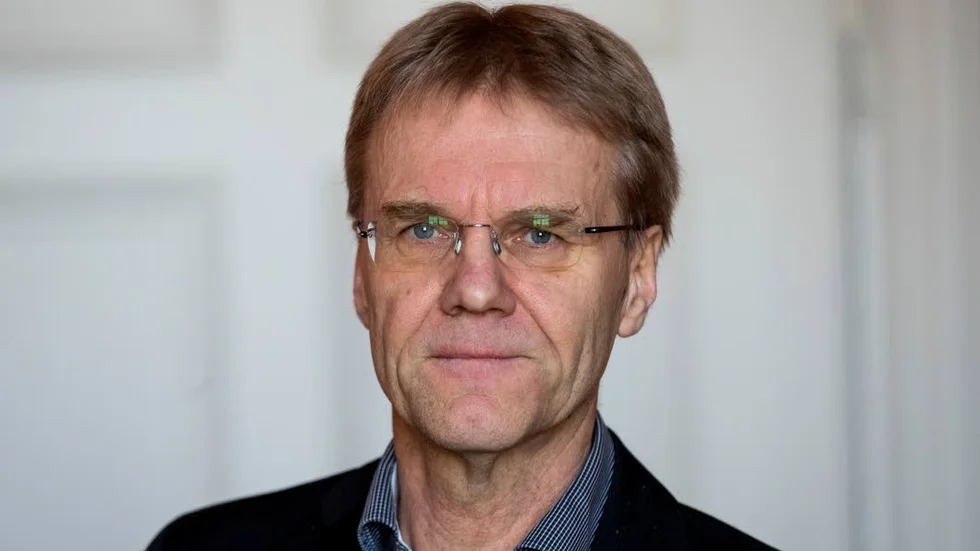 Det var inte landshövding Göran Enander som hade svarat i enkäten om hur han firar jul. "Nej, inga ångmaskiner på vårt julbord", säger han.